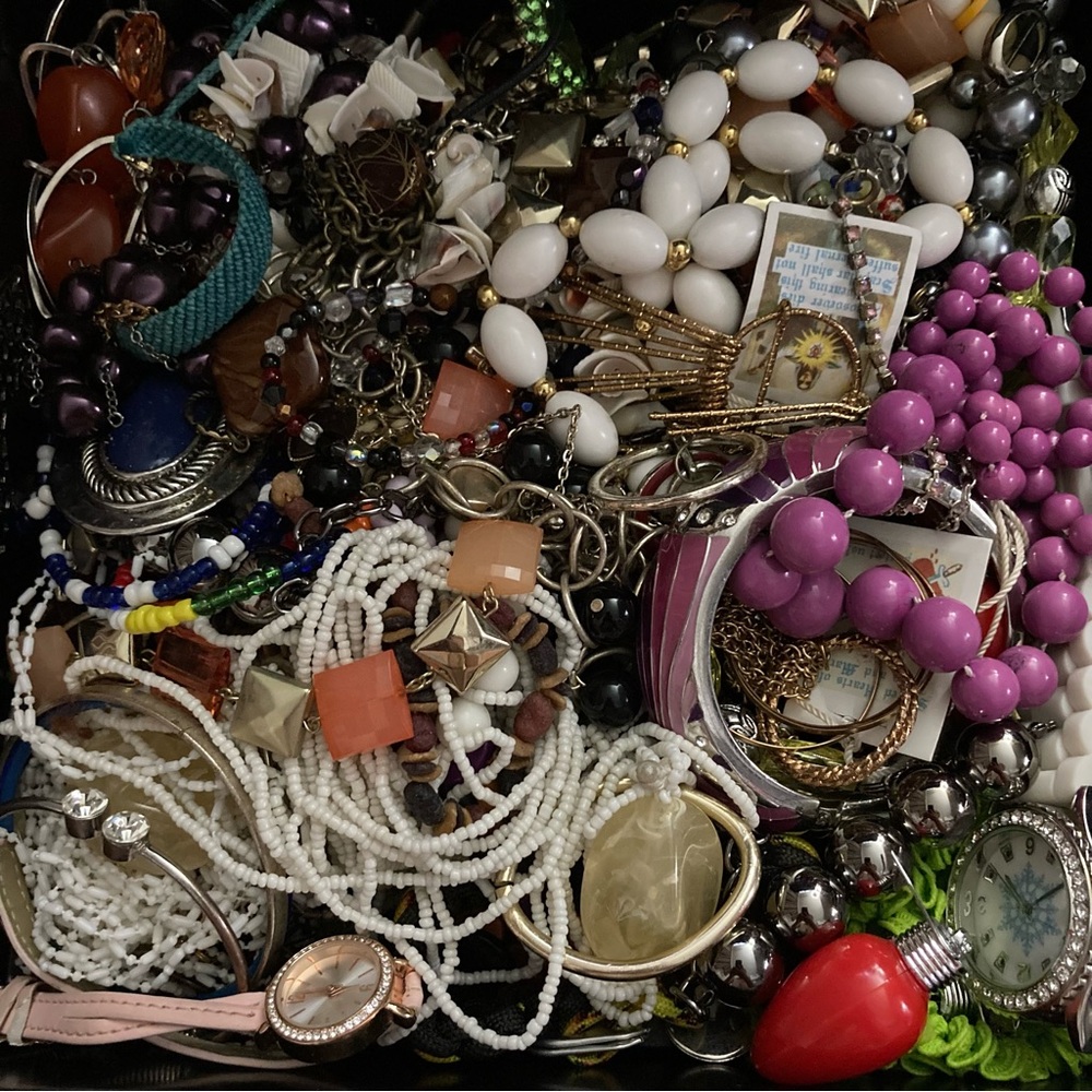 Mystery 3 lb + Fun crafters junk jewelry accessories parts Lot Vintage Modern - Picture 5 of 8